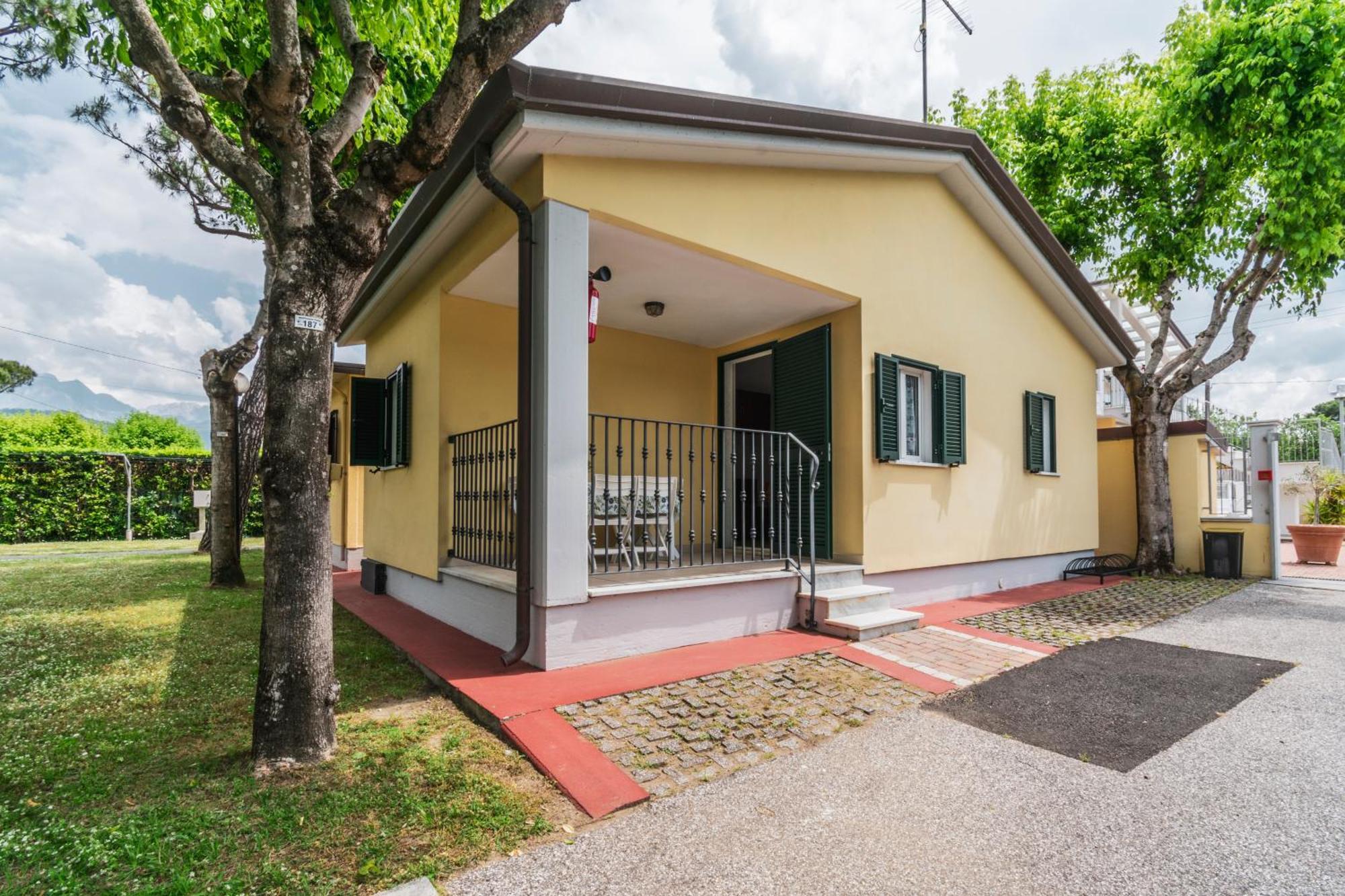 Camping Apuano Marina di Massa Bagian luar foto