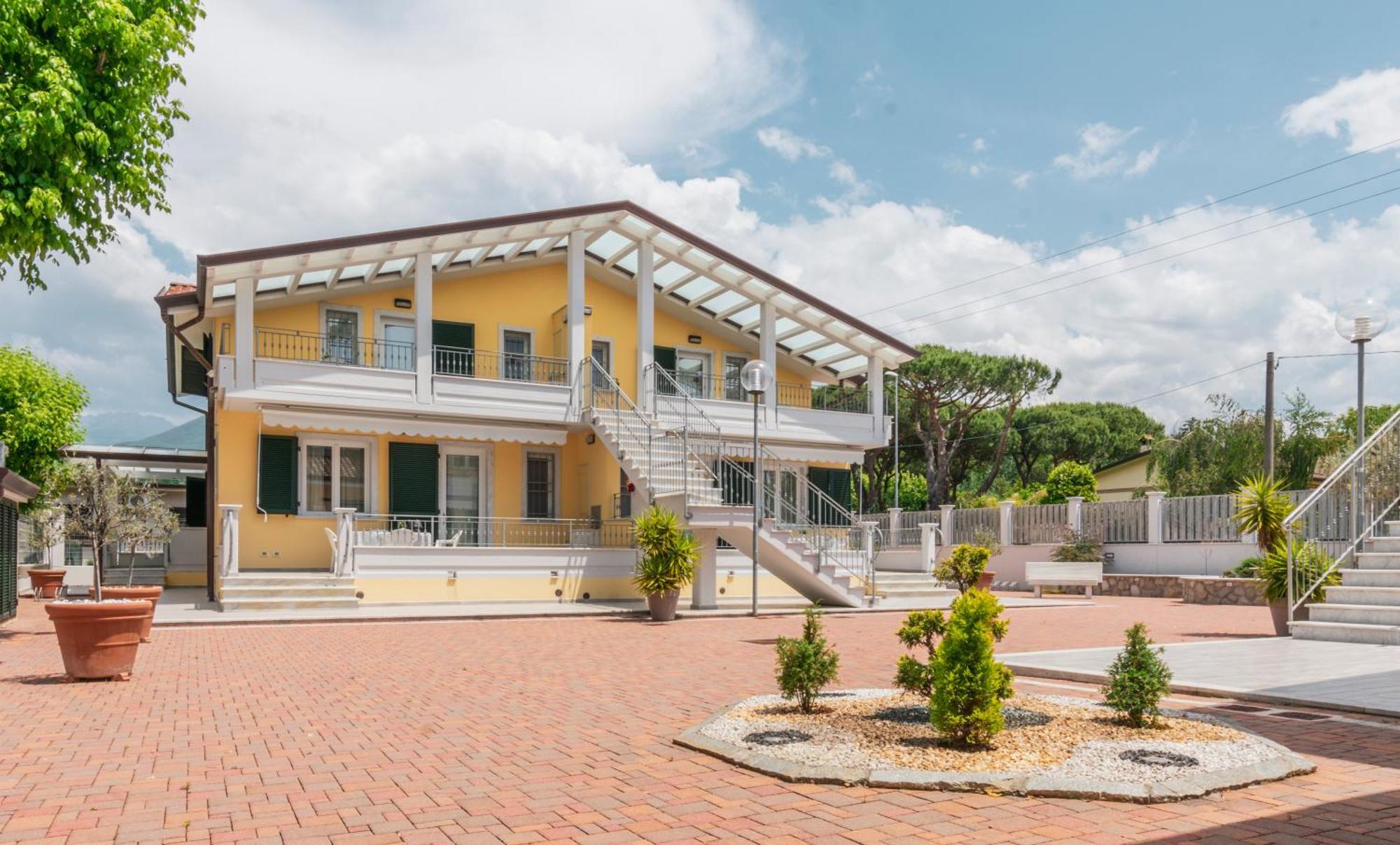 Camping Apuano Marina di Massa Bagian luar foto
