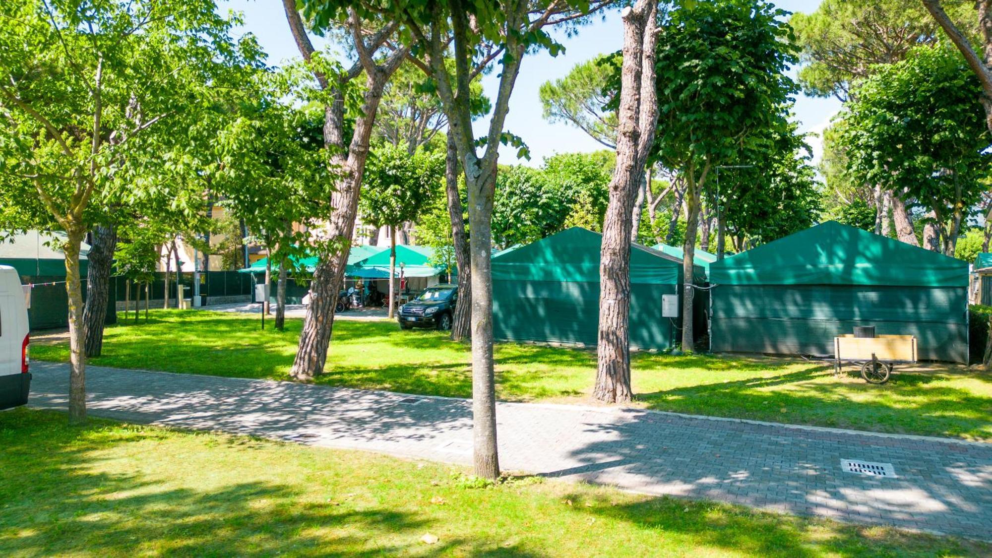 Camping Apuano Marina di Massa Bagian luar foto